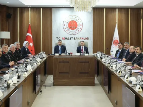 Bakanlar Çiftçi ve Gürlek bir araya geldi: Dolandırıcılıkla Mücadele Merkezi kuruluyor - fotoğraf 1