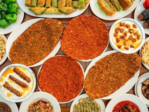 Gastroantep Kültür Yolu Festivali’ne lezzet çıkarması: Baklava, kebap, beyran, katmer... - fotoğraf 1