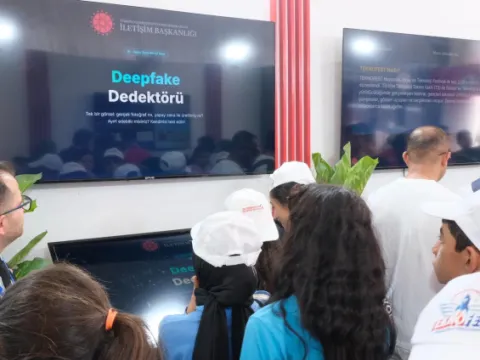 İletişim Başkanlığı TEKNOFEST'te yeni nesil iletişim deneyimleriyle ziyaretçilerle buluşuyor - fotoğraf 2