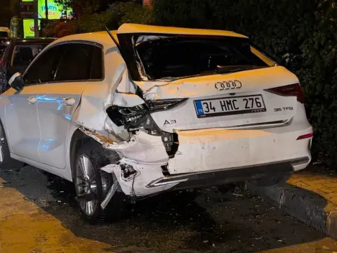 Otomobil park halindeki 6 araca çarptı, ortalık savaş alanına döndü - fotoğraf 2
