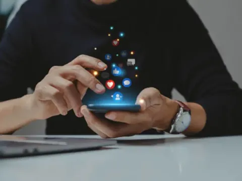 Meta ve Snapchat sanık sandalyesinde. İki genç teknoloji devlerini mahkemeye verdi - fotoğraf 1