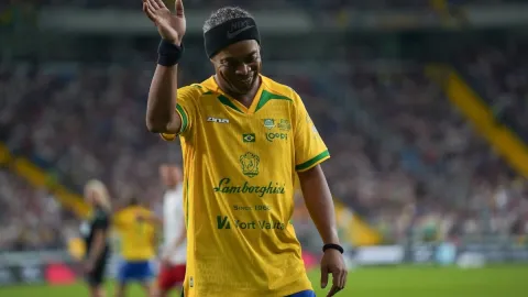 Ronaldinho 46 yaşında sahalara geri dönüyor! Maça çıkacağı tarih belli oldu