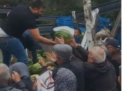 8 ton karpuzu bedava dağıttı! Altından bambaşka bir sebep çıktı - fotoğraf 1