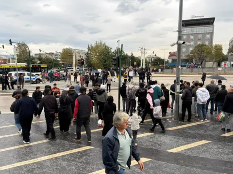 Bursa'da dehşet anları: Çocuklarını göremeyen kadın boğazına bıçak dayadı - fotoğraf 3