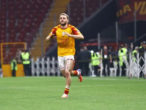 Barış Alper taraftarları kırmadı, tekrar sahaya çıktı! - fotoğraf 1