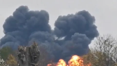 Rus savaş uçağı yere çakıldı, ateş topuna dönüştü