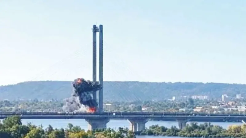 Ruslar üç günde iki köprü vurdu… Hedef Kiev’i yaşanmaz hale getirmek