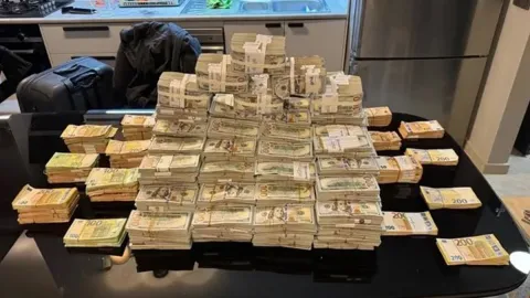 Rüşvet paraları için ev kiralamış