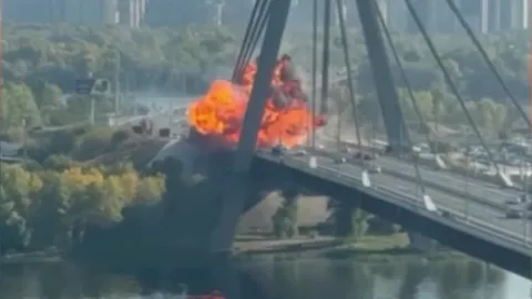 Rusya Kiev'de köprüleri vurmaya devam ediyor
