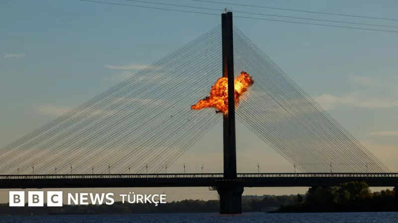 Rusya, Ukrayna'nın başkenti Kiev'deki ikinci büyük köprüyü de vurdu