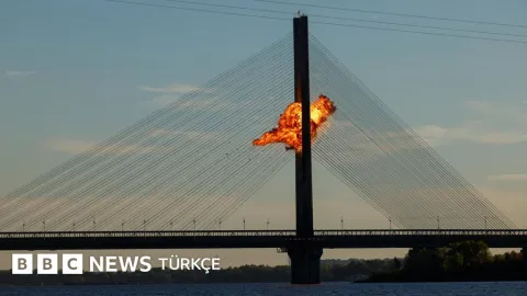 Rusya, Ukrayna'nın başkenti Kiev'deki ikinci büyük köprüyü de vurdu