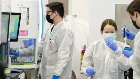 Rusya'da veba salgını korkusu: Ölümcül hastalık laboratuvardan kaçtı! 1 kişi hayatını kaybetti... 197 kişi karantinada