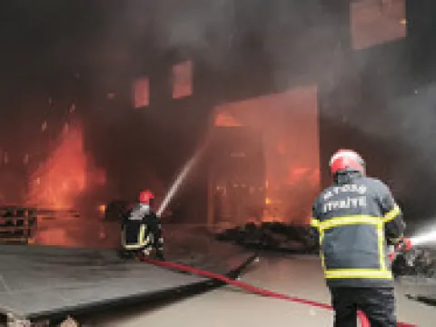 Antalya'da midibüs kaygan yolda devrildi: Yaralılar var - fotoğraf 3
