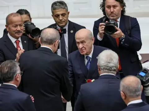 Bahçeli'den fon krizi açıklaması: 'Türkiye bir arınma sürecinden geçiyor' - fotoğraf 1
