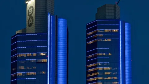 Sabancı Holding'de aile üyeleri ve üst yönetim hisselerine sahip çıktı
