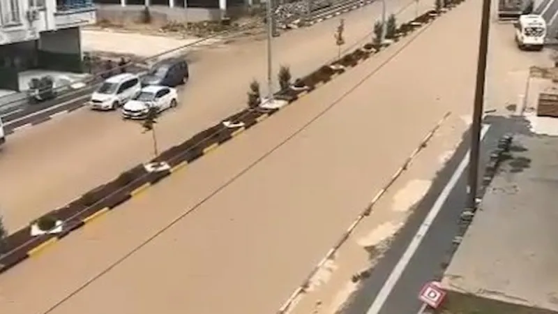 Sağanak sonrası kent sokakları bu hale geldi
