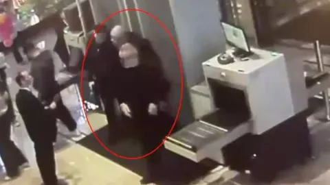 Sahte polisler iş insanını kaçırıp 10 milyonluk servetini gasp etti