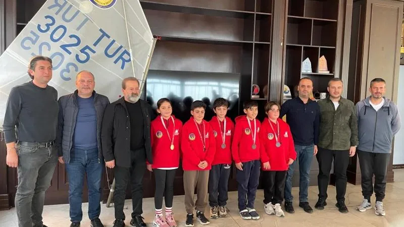 ŞAHUTOĞLU KARDEŞLER ANISINA YELKEN YARIŞLARI