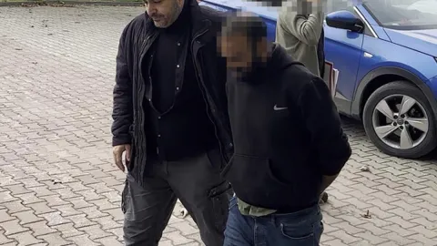 Sakarya’da evden 500 bin TL ve cip çalan 3 şüpheli yakalandı
