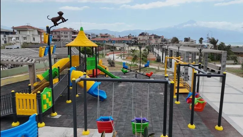 SAMANDAĞ SAHİL PARKI'NA ENGELSİZ OYUN ALANI 