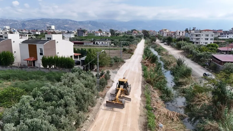 SAMANDAĞ'DA DRENAJ KANALI ÇALIŞMASI