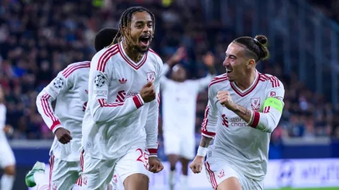 Şampiyonlar Ligi'nde 9 gollü çılgın maçta kazanan Liverpool! Yıldız futbolcu hat-trick yaptı