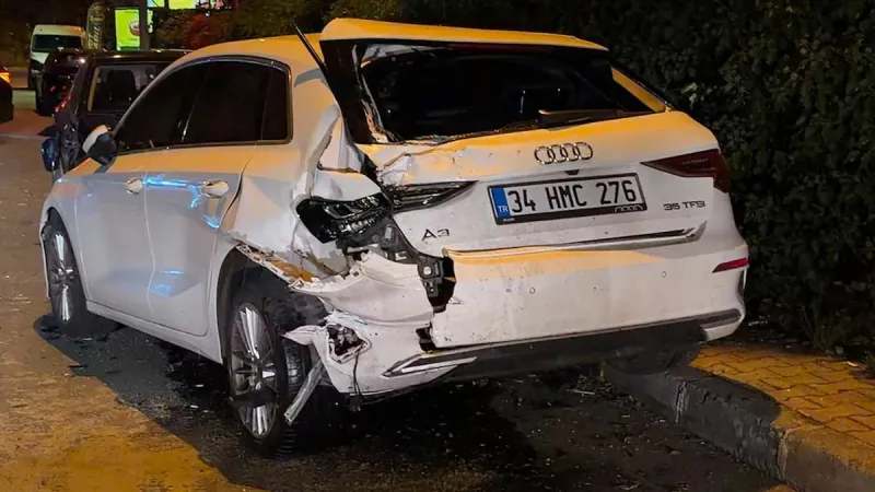 Sarıyer'de otomobil park halindeki 6 araca çarptı: 1'i ağır 3 yaralı