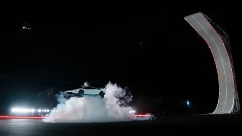 Savaş uçaklarından ilham aldı: Tesla'nın yeni uçan otomobili sahnede
