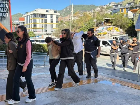 Antalya’da 15 milyon avroluk senet tuzağı: Kaçırma iddiasına 8 gözaltı - fotoğraf 4