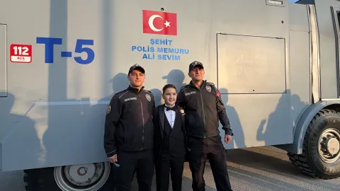 Şehit oğluna anlamlı hediye. Babasının adının verildiği TOMA sünnet arabası oldu