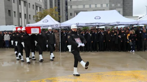 Şehit olan polis memuruna veda