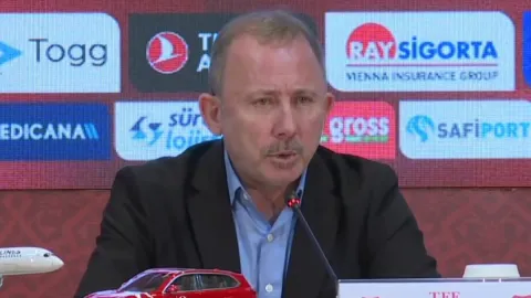 Sergen Yalçın imza töreninde resmen açıkladı: 'Milli takıma gelmek için can atıyor'