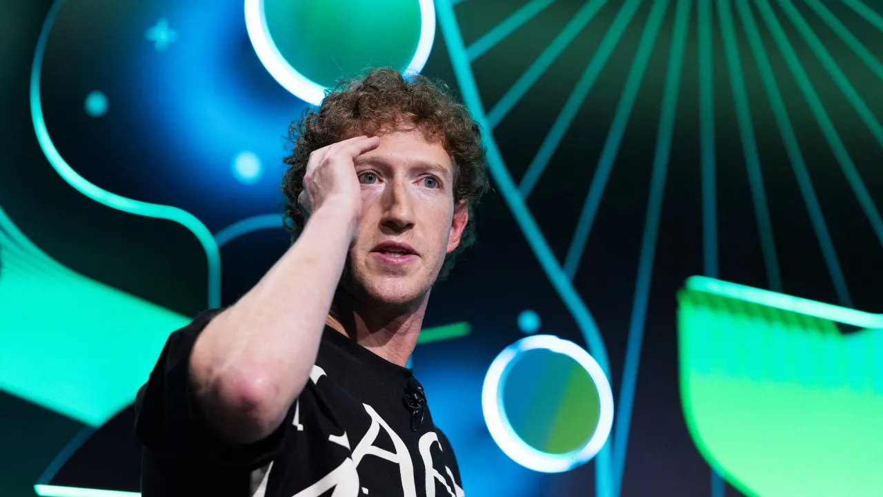 Serveti tehlikeye girdiği için taşınmayı planlıyordu. Mark Zuckerberg Silikon Vadisi'nden kaçamadı