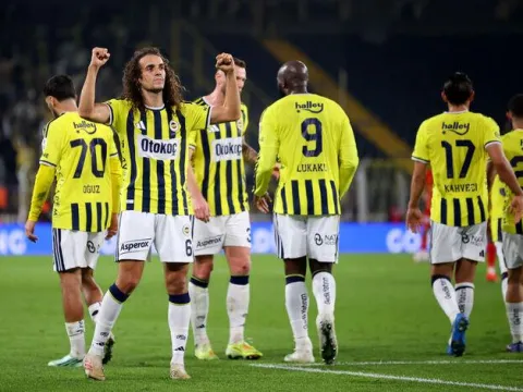 F.Bahçe Kadıköy'de yıkıldı! - fotoğraf 3