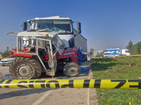 Tokat’ta kavşakta can pazarı Askeri malzeme taşıyan TIR'la traktör çarpıştı: 1 ölü, 1 yaralı - fotoğraf 5