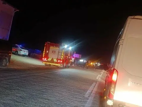 Karşıya geçeceklerdi! Minibüs biçti - fotoğraf 2