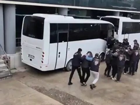 Bursa'da yasa dışı bahis operasyonunda 16 tutuklama - fotoğraf 3