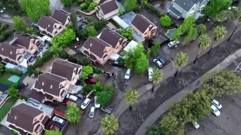 Şili’de sel felaketi: Yağış dokuz katına çıktı, araçlar sürüklendi, binlerce kişi tahliye edildi