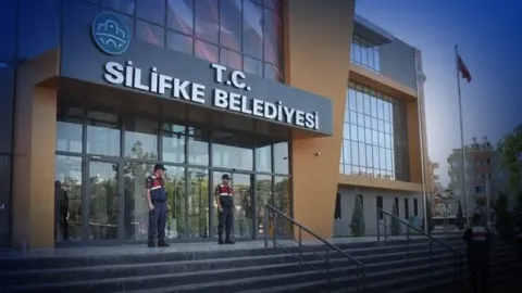 Silifke Belediyesi'ne ikinci dalga yolsuzluk operasyonu: 7 gözaltı