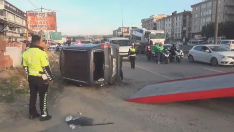 Silivri'de 4 aracın karıştığı zincirleme kazada kamerada