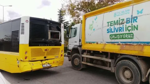 Silivri’de çöp kamyonu ile İETT otobüsü çarpıştı