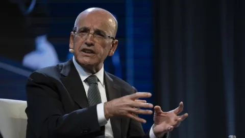 Şimşek: Türkiye'nin borçluluk düzeyinin düşük olması ekonomik şoklara karşı dayanıklılığını artırıyor