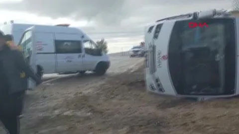 Sivas’ta cezaevi nakil aracı devrildi: 3 yaralı