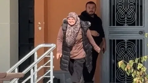 Sivas’ta sınava geç kalan kadın aday okul bahçesini birbirine kattı: Bu benim son şansımdı
