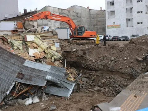 Van'da temel kazısı faciaya neden oluyordu: Bitişikteki lokanta çöktü - fotoğraf 3