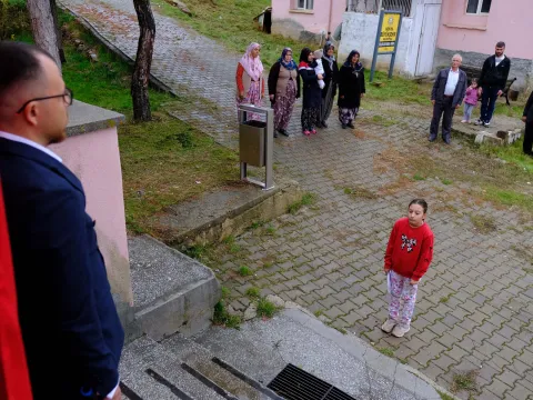 Cumhuriyet Bayramı'nı iki kişi kutladılar: Öğretmenin sözleri duygulandırdı - fotoğraf 2