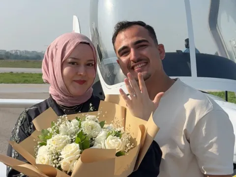 Gökyüzünde film gibi teklif: Ayrı uçaklara bindiler, telsizden 'evet' dedi - fotoğraf 5