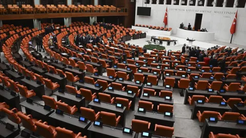 Son dakika... Bazı yatırım fonları hakkındaki kanun teklifi Meclis'te kabul edildi