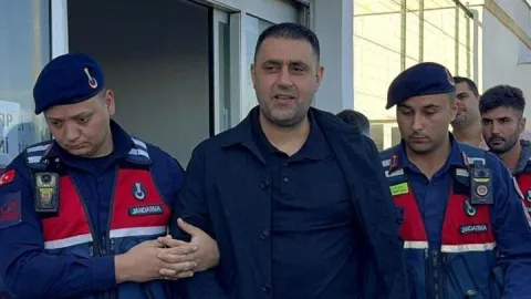 SON DAKİKA | Çukurova Belediyesi'nde usulsüzlük soruşturması! Başkan Emrah Kozay görevden uzaklaştırıldı