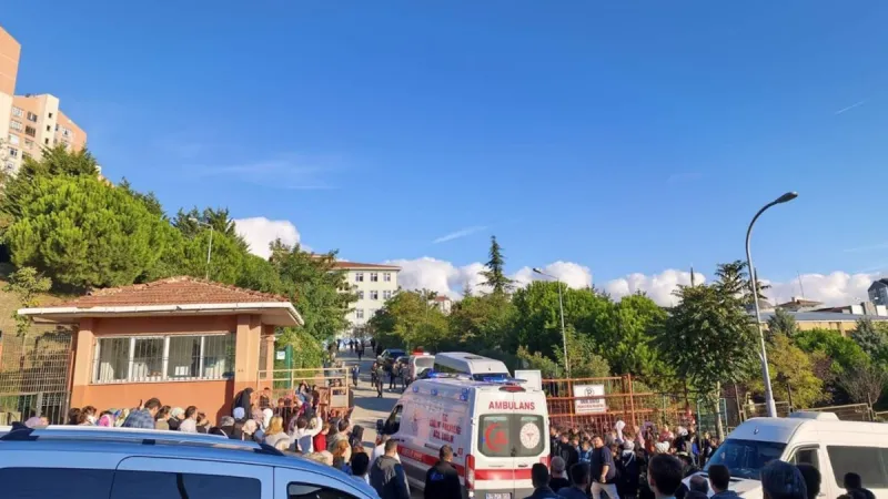 Son dakika... İstanbul'da ortaokulda bir öğrenci 5 öğrenciyi bıçakladı